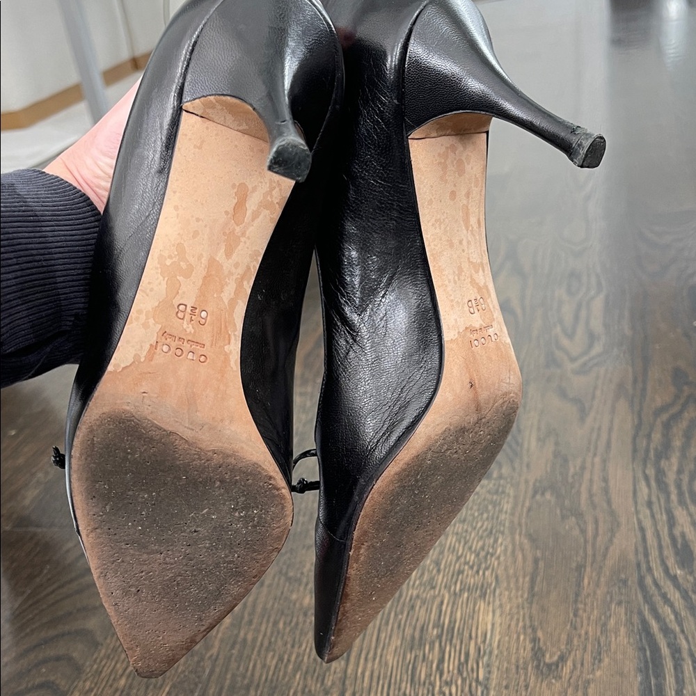 Gucci Elegant Black Leather Heels - Picture 2 of 3